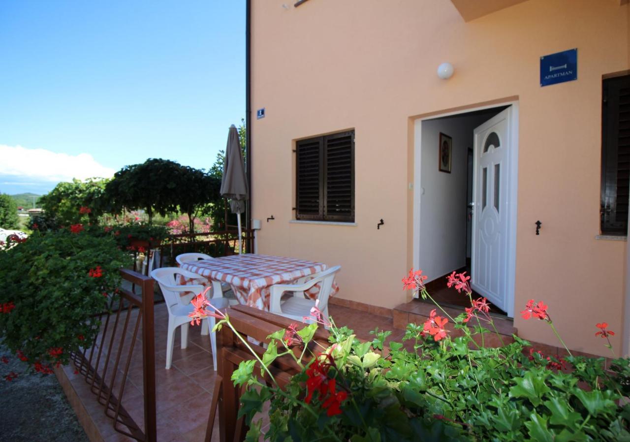 Apartment Liliana Near Beach Porec Ngoại thất bức ảnh